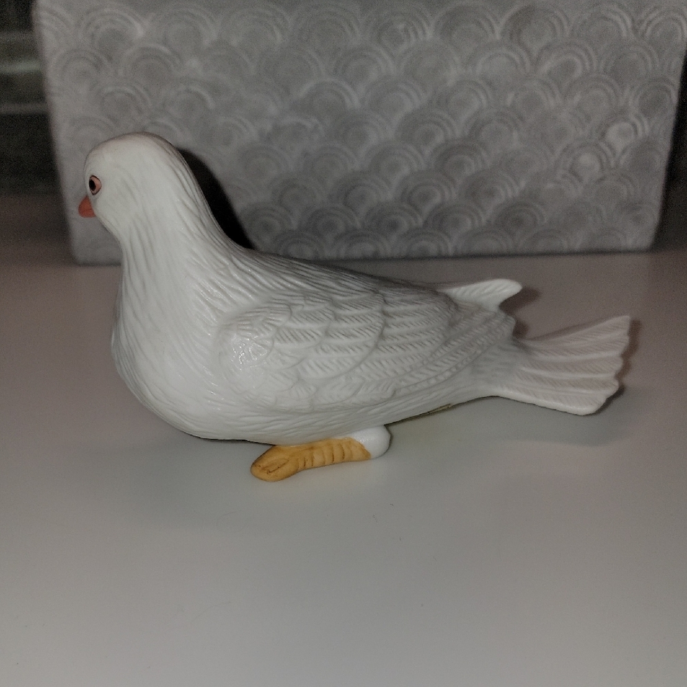 Vintage HOMCO Pair of White Porcelain Dove Love Birds Figurines #8856 - Picture 9 of 9